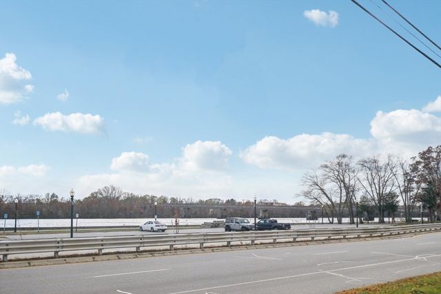 527 Pawtucket 207, Lowell, MA 01854