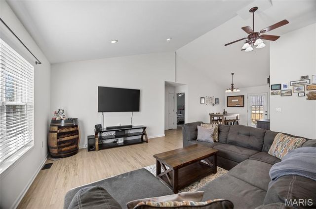 20999 Lacombe Road, Waynesville, MO 65583