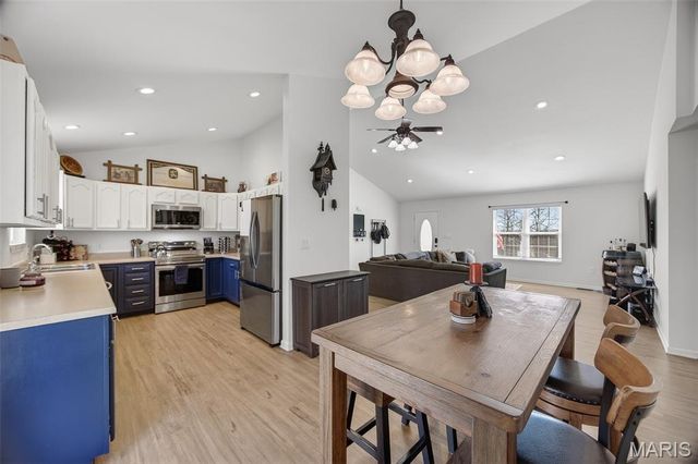 20999 Lacombe Road, Waynesville, MO 65583