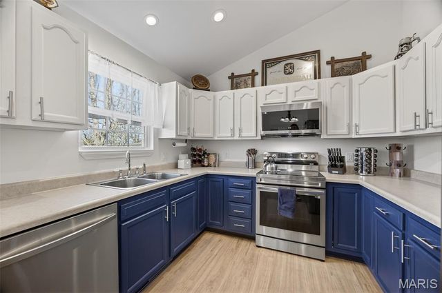 20999 Lacombe Road, Waynesville, MO 65583