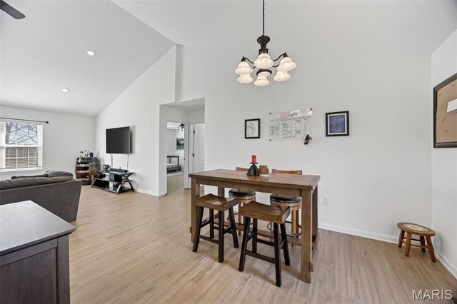 20999 Lacombe Road, Waynesville, MO 65583