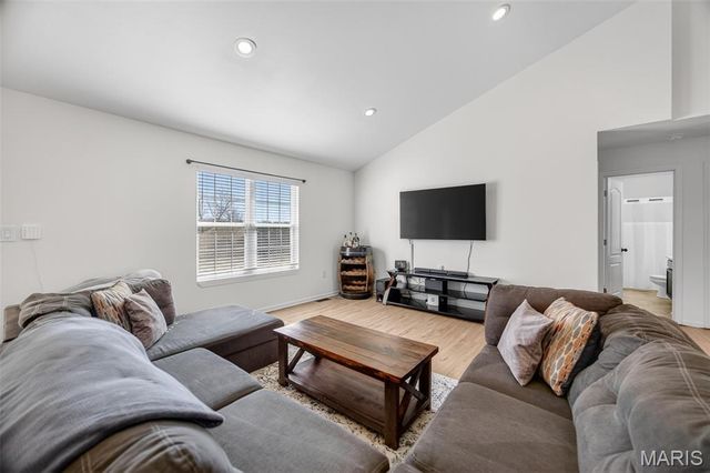 20999 Lacombe Road, Waynesville, MO 65583