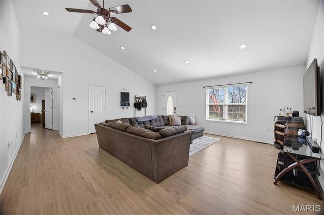 20999 Lacombe Road, Waynesville, MO 65583