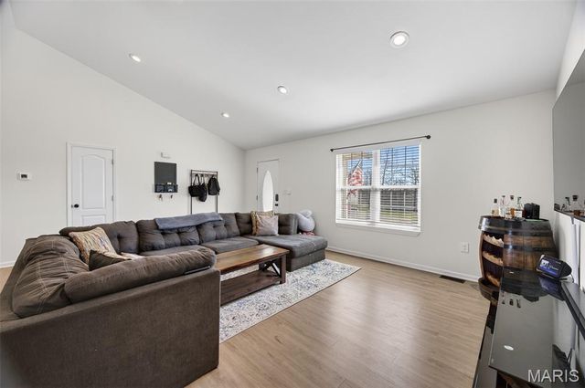 20999 Lacombe Road, Waynesville, MO 65583