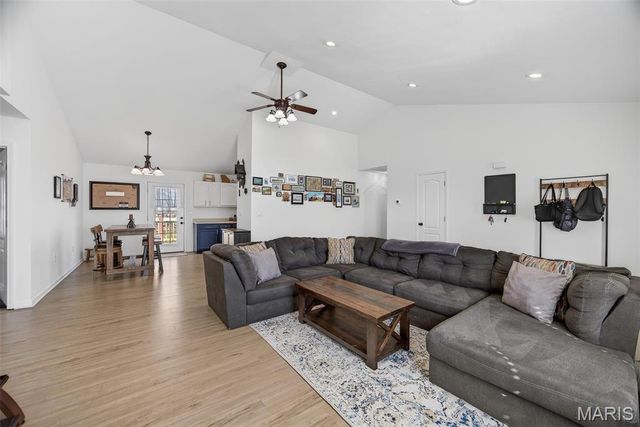 20999 Lacombe Road, Waynesville, MO 65583