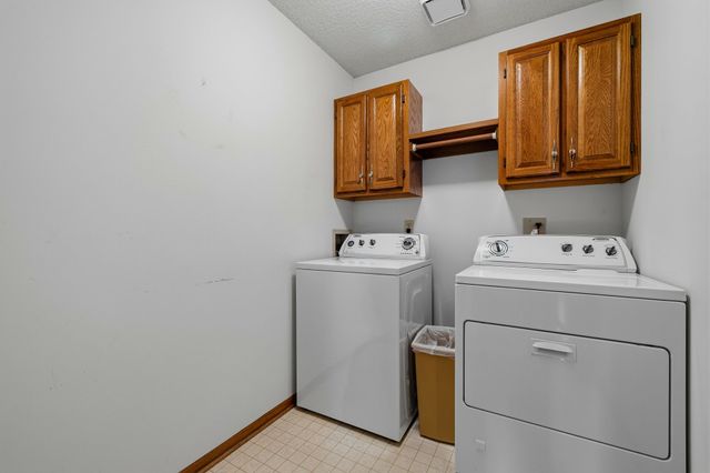 1044 Bradford Place, West Des Moines, IA 50266
