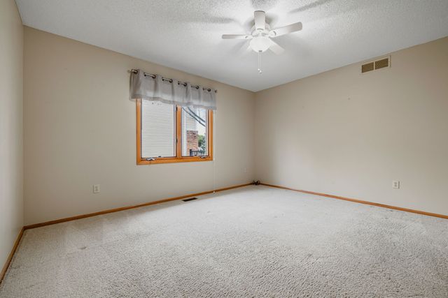 1044 Bradford Place, West Des Moines, IA 50266