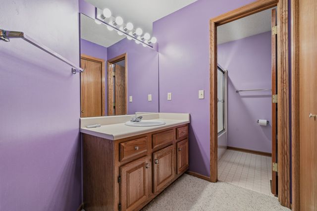 1044 Bradford Place, West Des Moines, IA 50266
