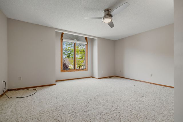 1044 Bradford Place, West Des Moines, IA 50266