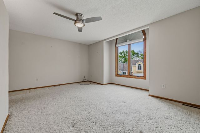 1044 Bradford Place, West Des Moines, IA 50266