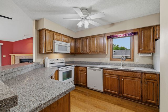1044 Bradford Place, West Des Moines, IA 50266