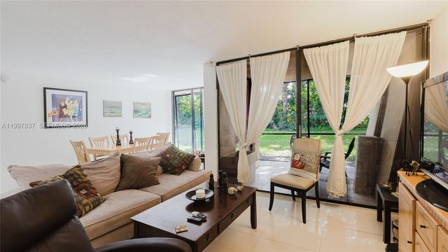 101 SW 96th Ter 101, Plantation, FL 33324