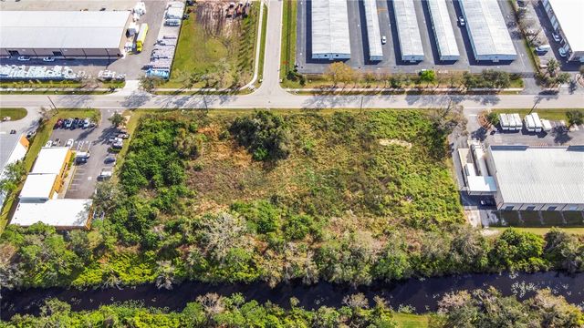 2725 COMMERCE PARKWAY, North Port, FL 34289