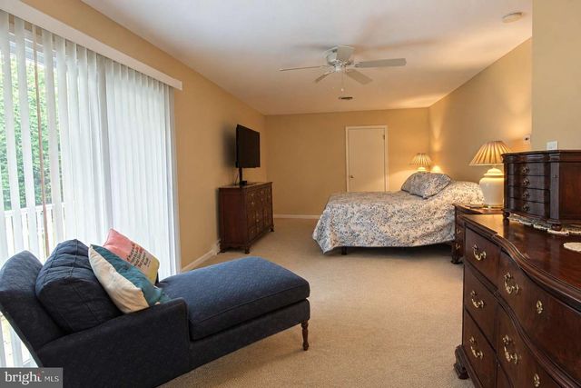4 FORREST CENTRAL DR, Titusville, NJ 08560