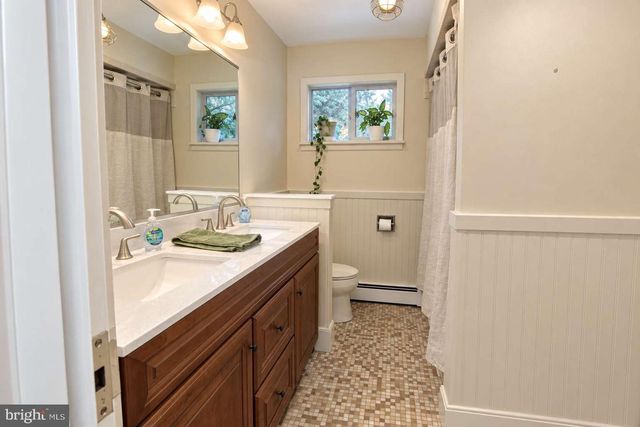 4 FORREST CENTRAL DR, Titusville, NJ 08560