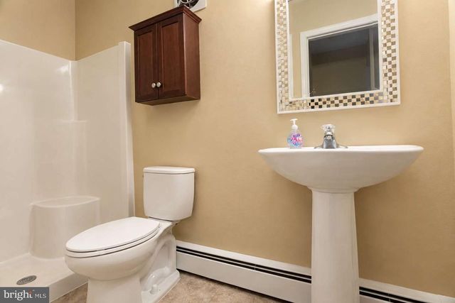 4 FORREST CENTRAL DR, Titusville, NJ 08560