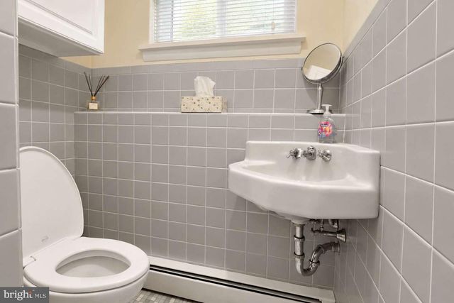 4 FORREST CENTRAL DR, Titusville, NJ 08560