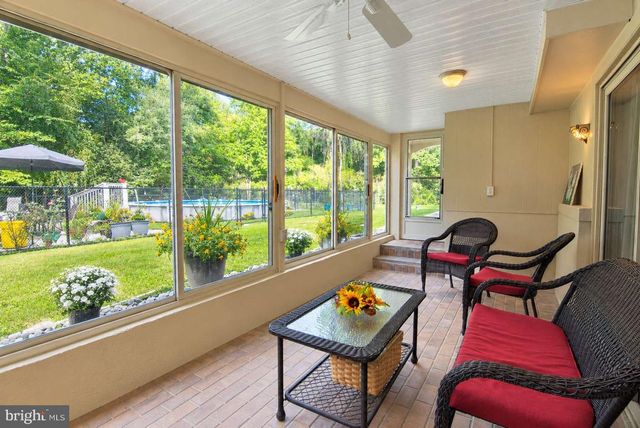4 FORREST CENTRAL DR, Titusville, NJ 08560