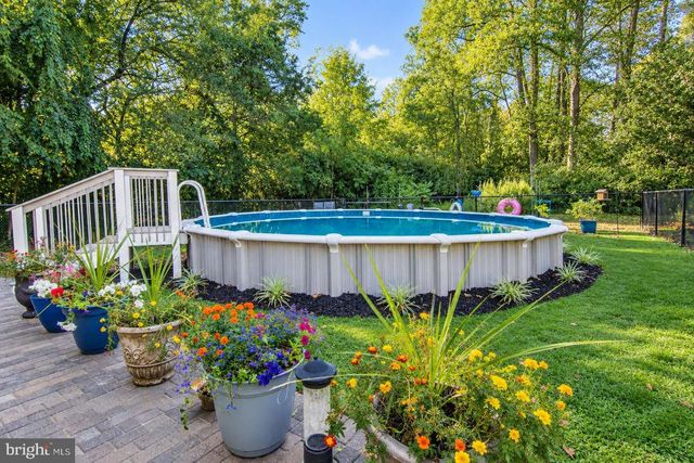 4 FORREST CENTRAL DR, Titusville, NJ 08560