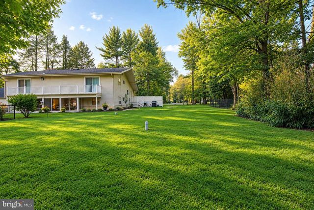4 FORREST CENTRAL DR, Titusville, NJ 08560