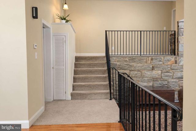 4 FORREST CENTRAL DR, Titusville, NJ 08560
