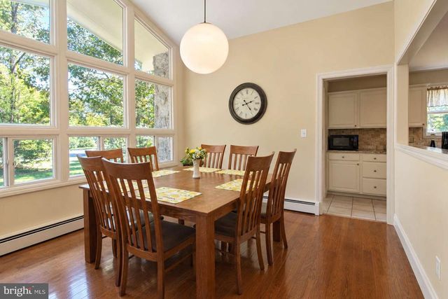 4 FORREST CENTRAL DR, Titusville, NJ 08560