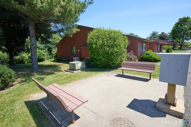 442 Asbury Ridge 442, Shelton, CT 06484