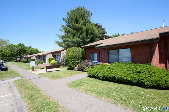 442 Asbury Ridge 442, Shelton, CT 06484