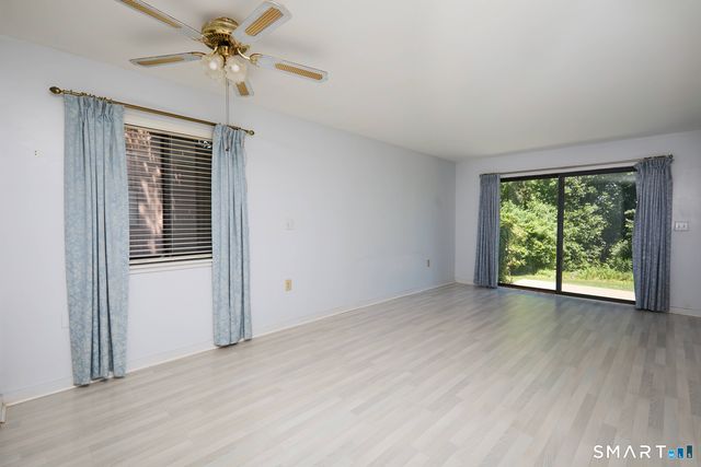 442 Asbury Ridge 442, Shelton, CT 06484