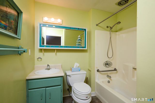 442 Asbury Ridge 442, Shelton, CT 06484
