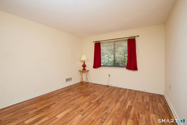 442 Asbury Ridge 442, Shelton, CT 06484