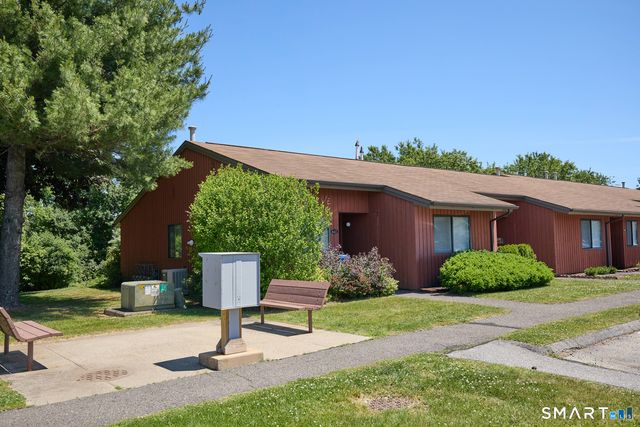 442 Asbury Ridge 442, Shelton, CT 06484