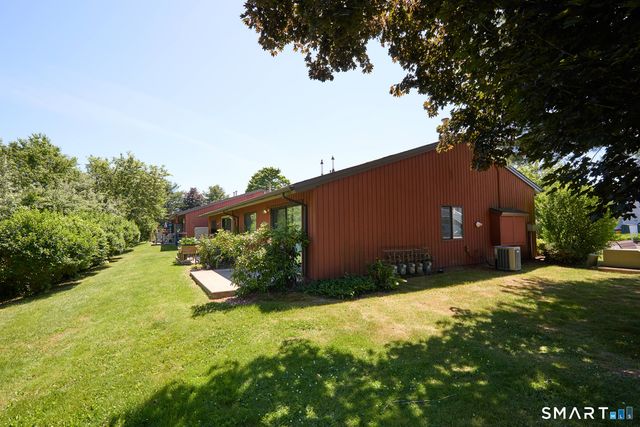 442 Asbury Ridge 442, Shelton, CT 06484