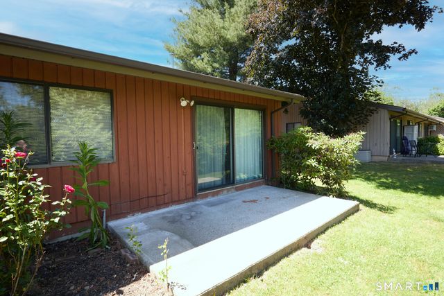 442 Asbury Ridge 442, Shelton, CT 06484