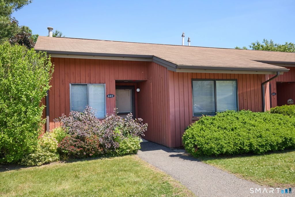 442 Asbury Ridge 442, Shelton, CT 06484