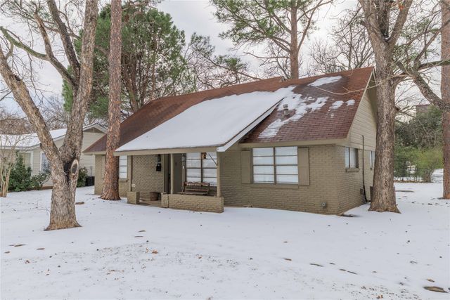 2501 Greenway Drive, Brownwood, TX 76801