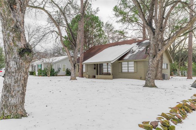 2501 Greenway Drive, Brownwood, TX 76801