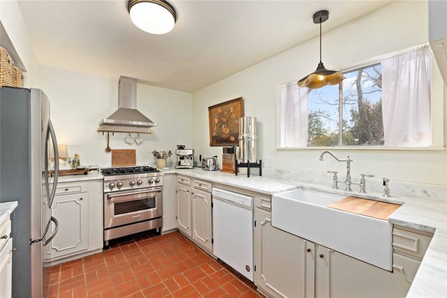 2501 Greenway Drive, Brownwood, TX 76801