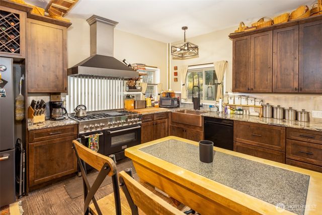 11761 Thorp Highway N, Thorp, WA 98946