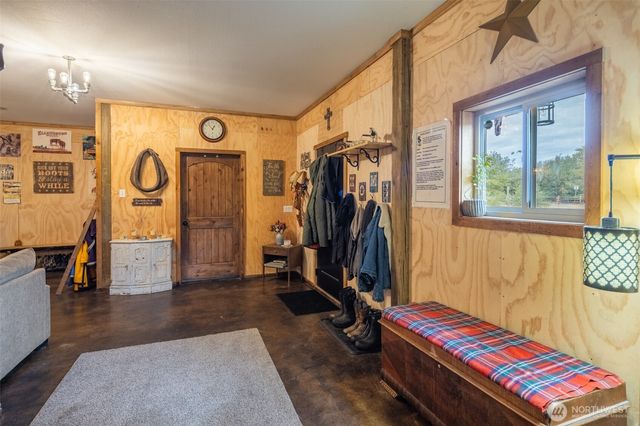 11761 Thorp Highway N, Thorp, WA 98946