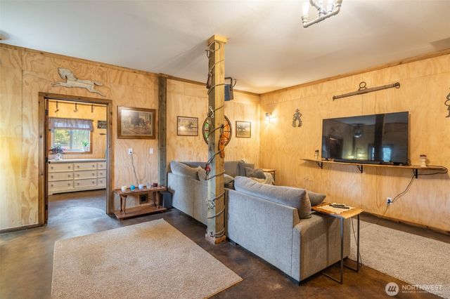 11761 Thorp Highway N, Thorp, WA 98946