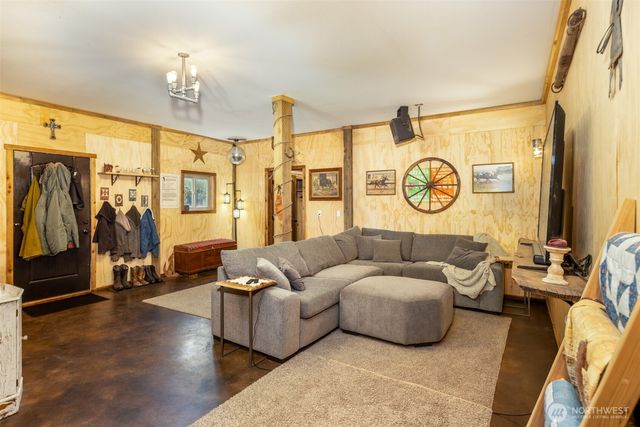 11761 Thorp Highway N, Thorp, WA 98946