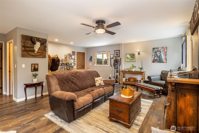 11761 Thorp Highway N, Thorp, WA 98946