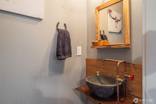 11761 Thorp Highway N, Thorp, WA 98946