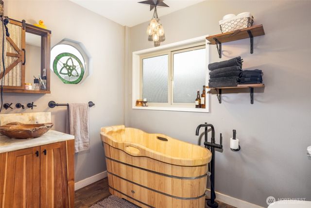 11761 Thorp Highway N, Thorp, WA 98946