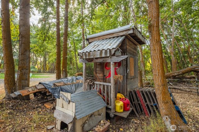 11761 Thorp Highway N, Thorp, WA 98946