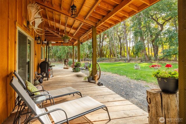 11761 Thorp Highway N, Thorp, WA 98946