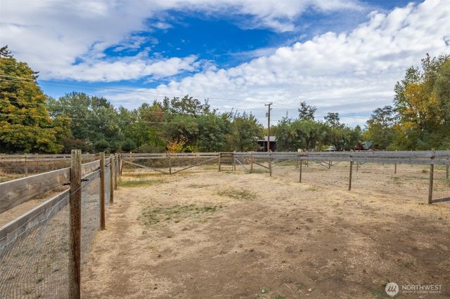 11761 Thorp Highway N, Thorp, WA 98946