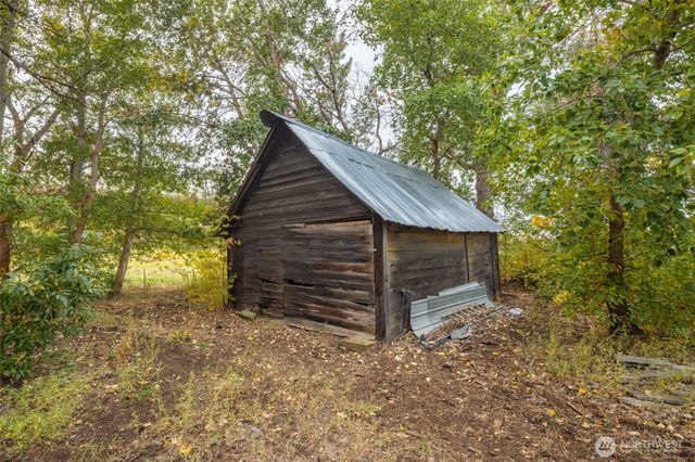 11761 Thorp Highway N, Thorp, WA 98946