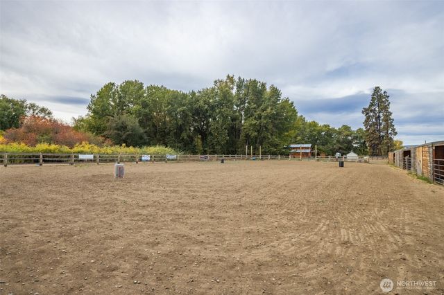 11761 Thorp Highway N, Thorp, WA 98946